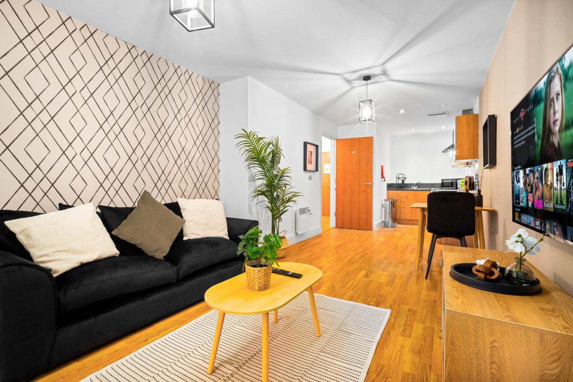 - Chinatown - Private Balcony - Secure Parking - Netflix - Wifi - 14a Apartment *